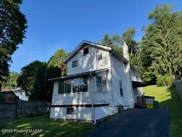 18 Ridge Street, Dallas, PA 18612