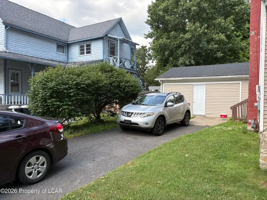 69 Woodlawn Avenue, Dallas, PA 18612 - #2