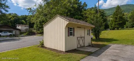 31 Park Avenue, Nesquehoning, PA 18240 - #2