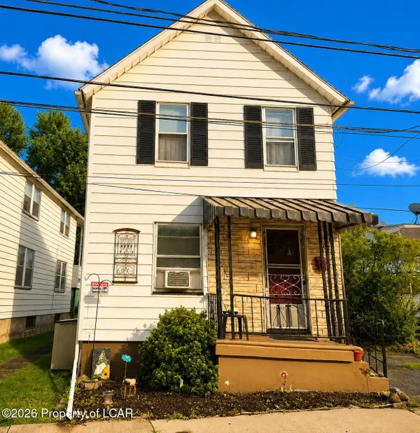 11 Weir Lane, Wilkes-Barre, PA 18705