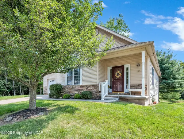 36 Greenbriar Drive, Dallas, PA 18612