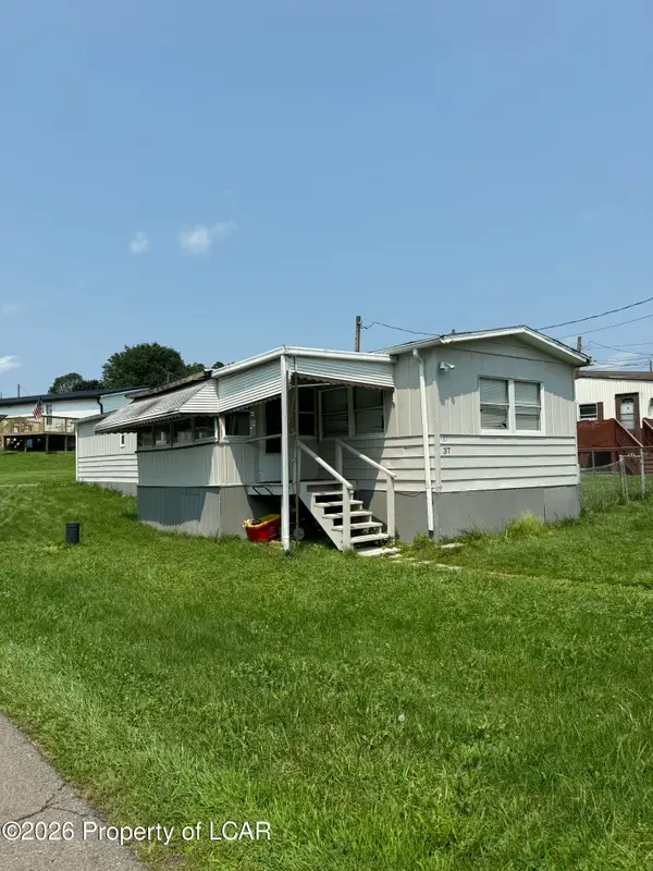 37 Cardinal Circle, Shavertown, PA 18708