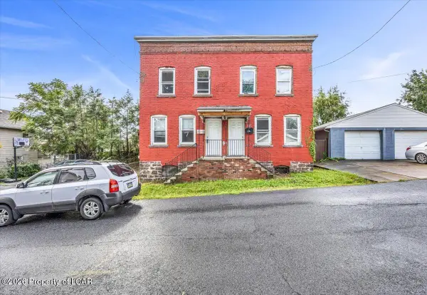 27-29 Oakwood Lane, Wilkes-Barre, PA 18702