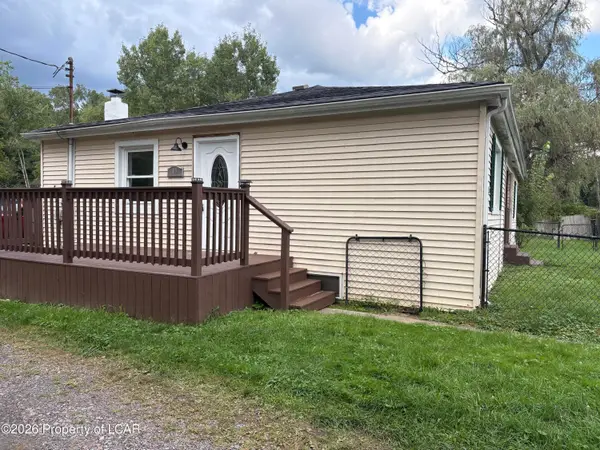 1048 Lower Demunds Road, Dallas, PA 18612