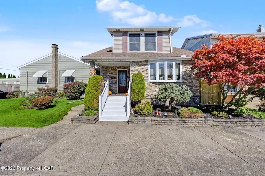 405 Carleton Avenue, Hazleton, PA 18201 - #3