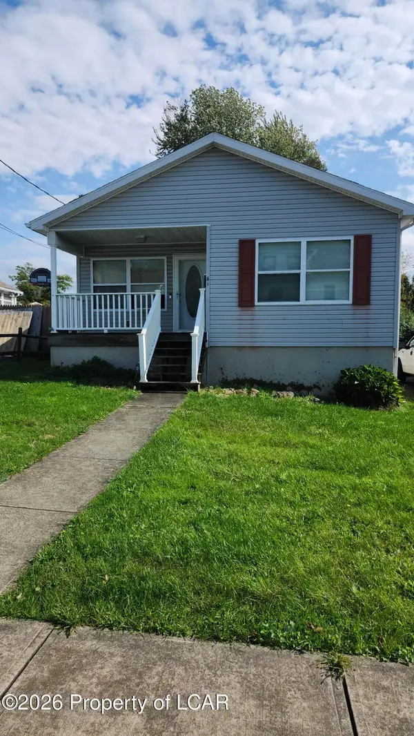 61 Oak Street, Hudson, PA 18705