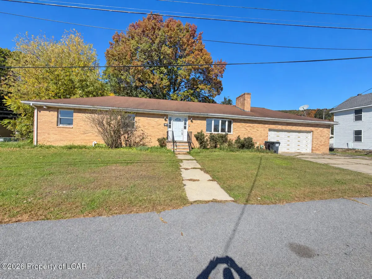 5 Rowlands Lane, West Wyoming, PA 18644 - #1