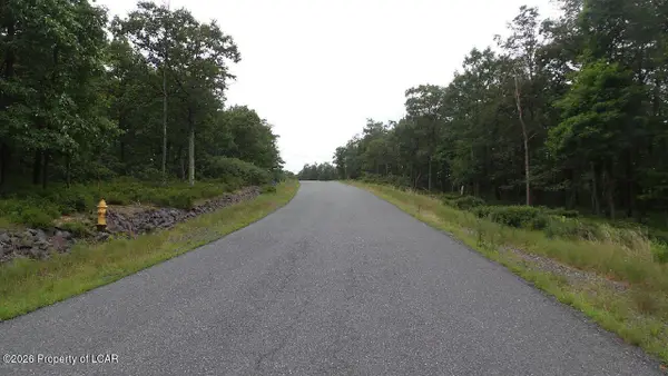 406 Honeysuckle Drive, Hazle Twp, PA 18202