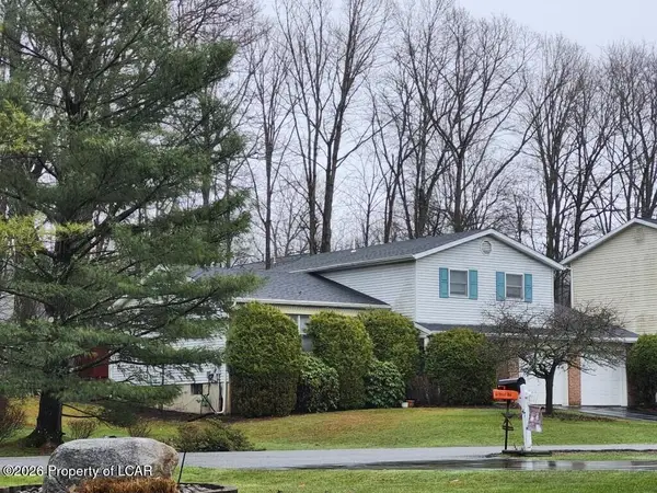 40 Farmhouse Road, Mountain Top, PA 18707