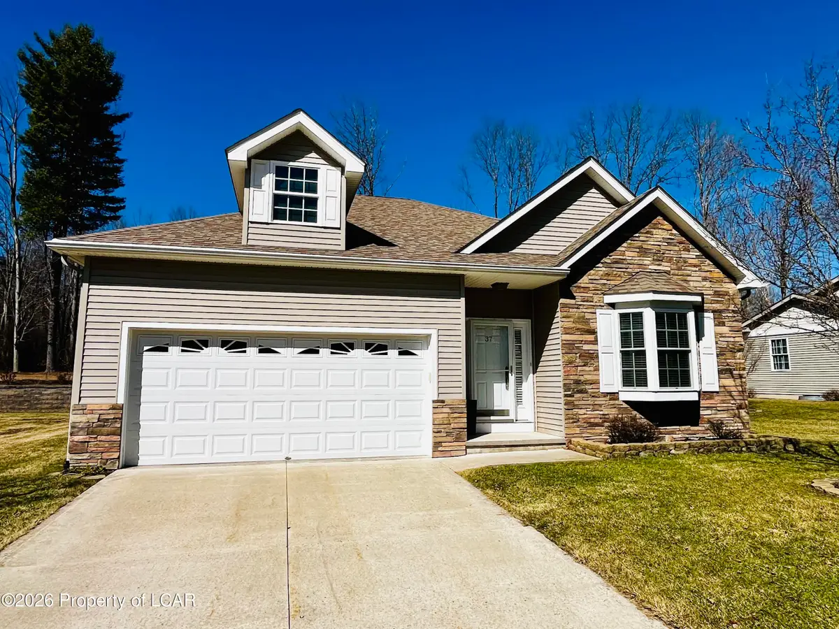 37 Greenbriar Drive, Dallas, PA 18612 - #1