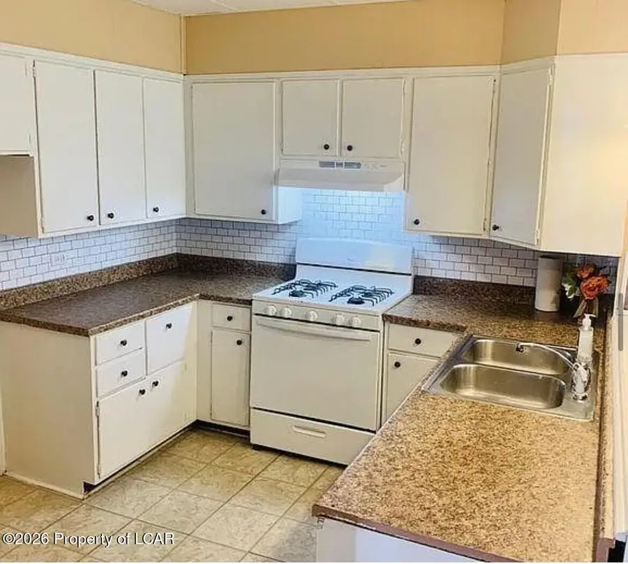 22 Willow Street, Plymouth, PA 18651 - #3