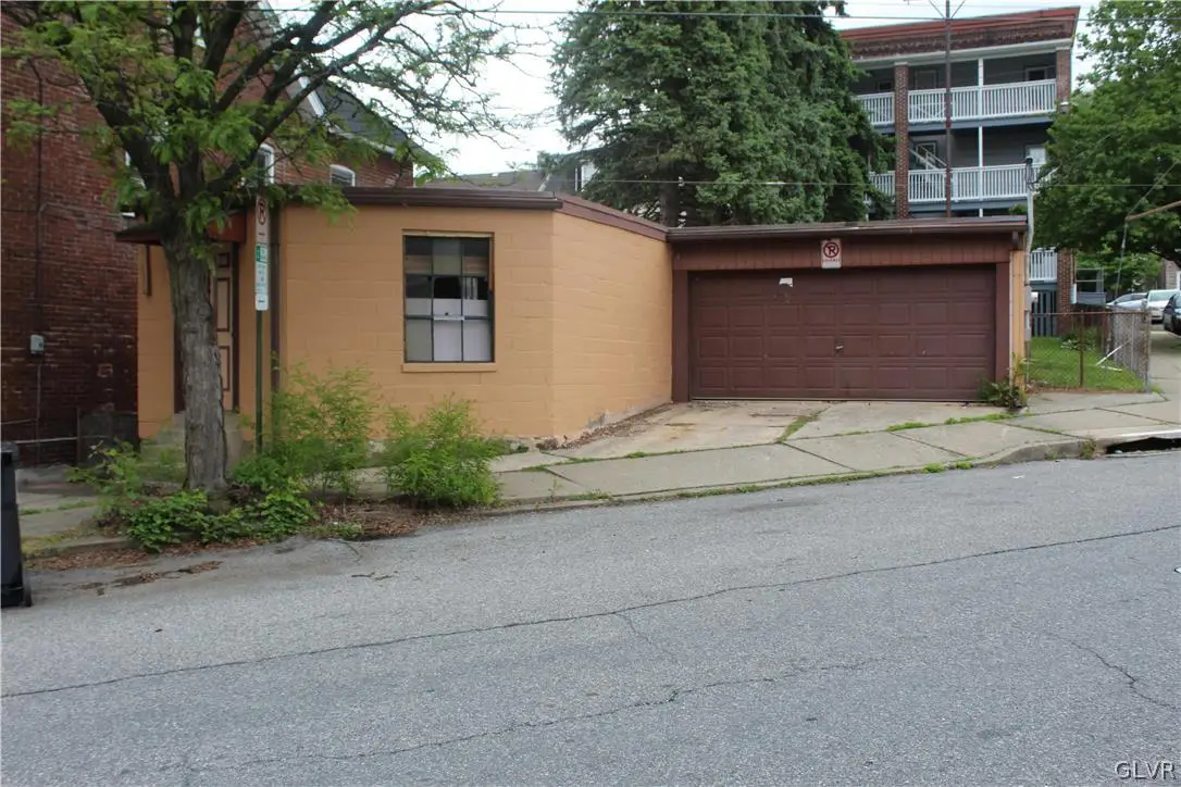 639 Buchanan Street, Lower Saucon Township, PA 18017 - Image #1