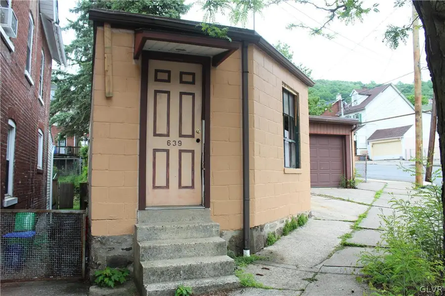 639 Buchanan Street, Lower Saucon Township, PA 18017 - Image #2