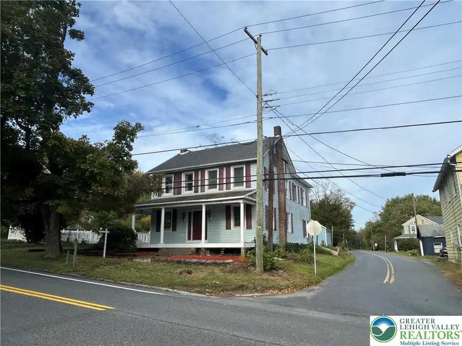 696 S Delaware Drive, Upper Mount Bethel, PA 18343 - Image #2