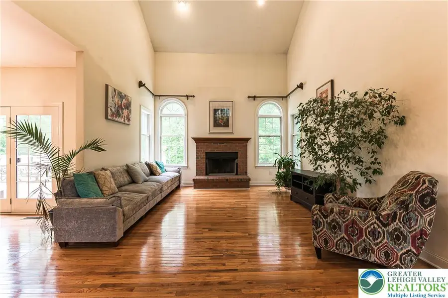 255 Rising Meadow Way, Middle Smithfield Township, PA 18302 - Image #3