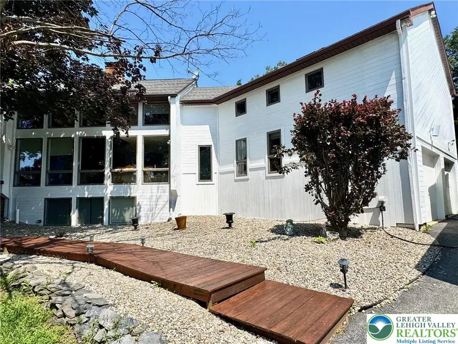 5061 Wendi Drive W, Upper Milford, PA 18092 - Image #2