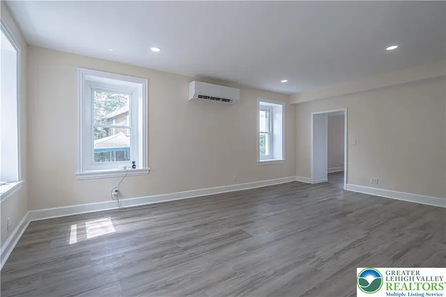 1113 E Emmaus Avenue, Salisbury, PA 18103 - #2