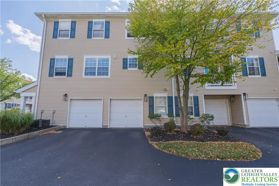 946 Nittany Court, South Whitehall Township, PA 18104 - Image #3
