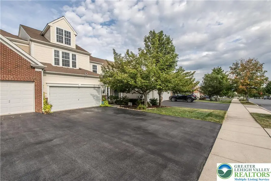 1871 Emerald Drive, South Whitehall Township, PA 18069 - Image #3