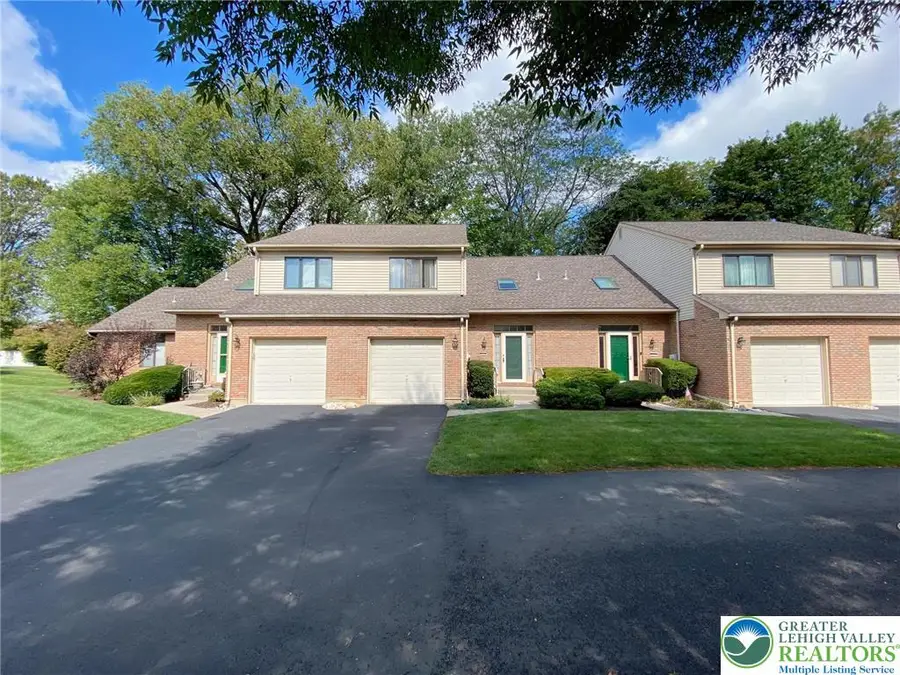 3218 Oakland Square Drive, Bethlehem Township, PA 18020 - Image #2