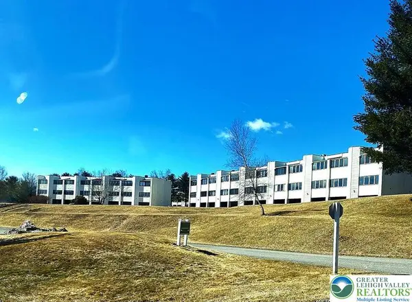 306 Foxfire Drive, Mount Pocono Boro, PA 18344