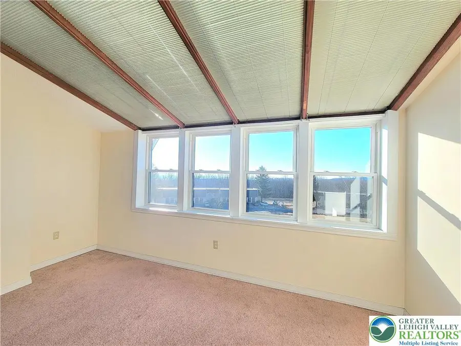 306 Foxfire Drive, Mount Pocono, PA 18344 - Image #2