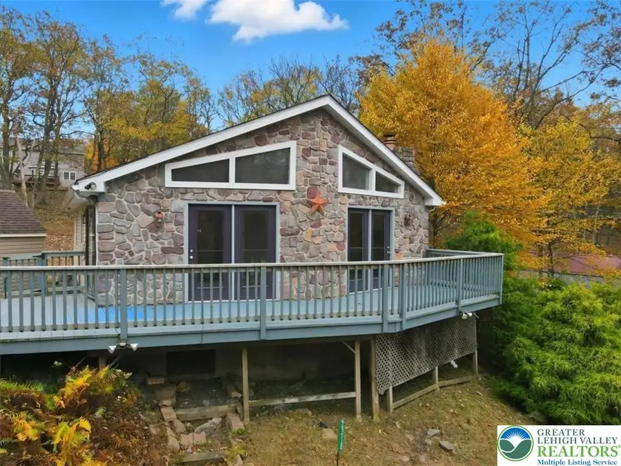 2318 Sunbird Court, Henryville, PA 18332 - Image #2