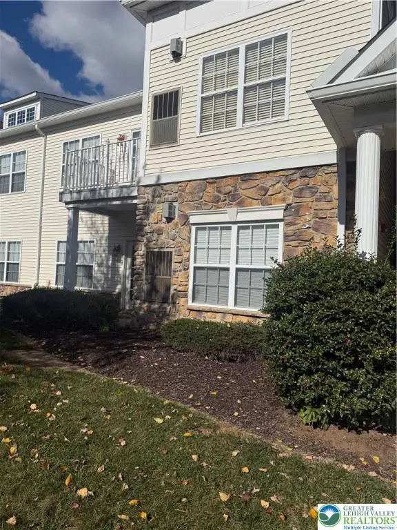 303 Waterford Terrace, Williams Township, PA 18042 - Image #2