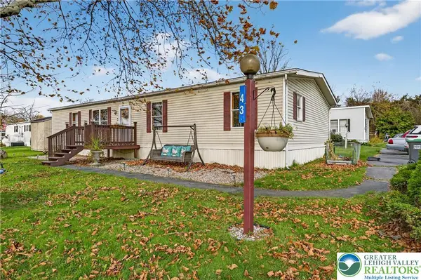 43 Oakwood Court, East Allen Twp, PA 18014