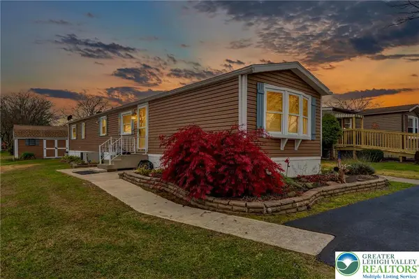 12 Revolutionary Road, Upper Mt Bethel Twp, PA 18343