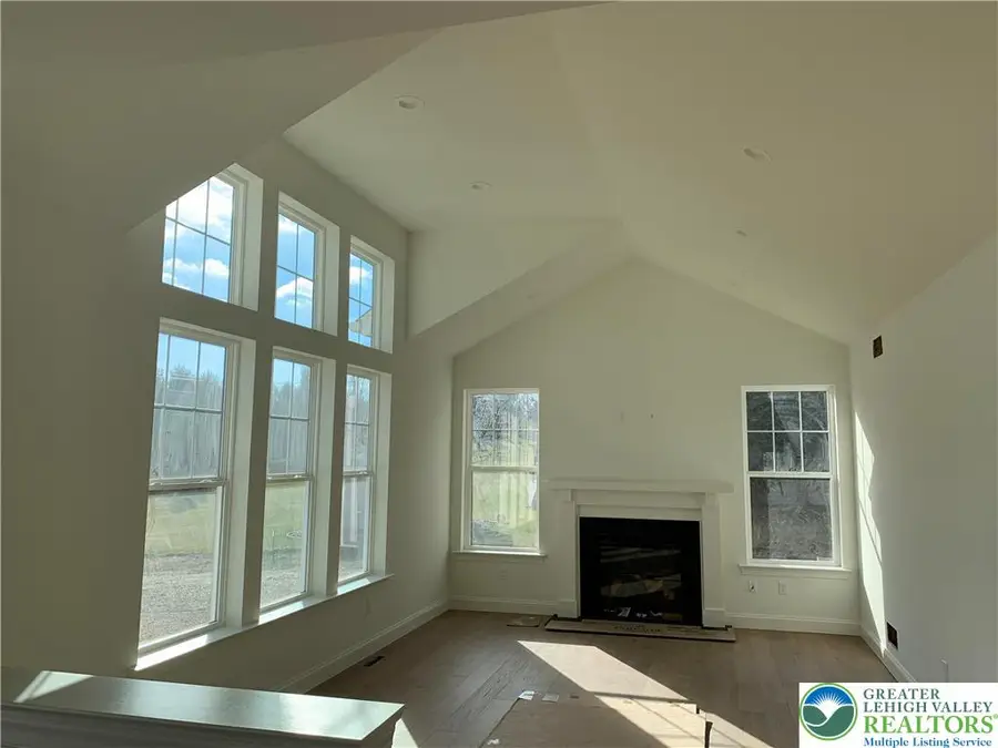 8868 Yorkshire Circle, Fogelsville, PA 18051 - Image #2