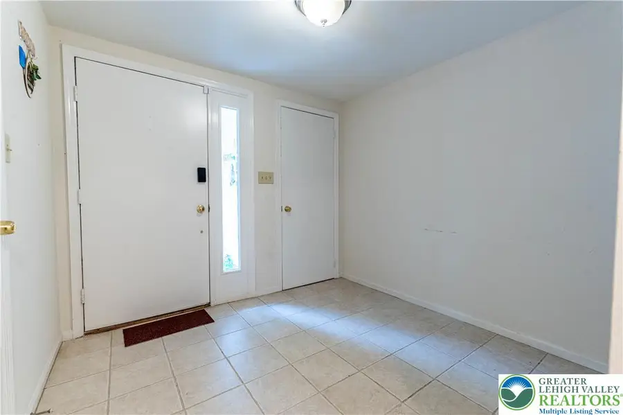 8315 Countryside Lane, Fogelsville, PA 18051 - Image #3