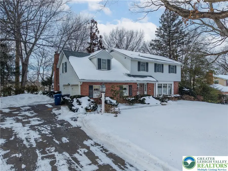 904 Parkway Road, South Whitehall Township, PA 18104 - Image #2