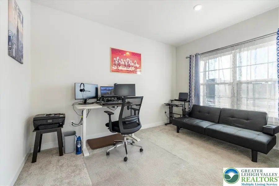 1064 Woodmont Lane, North Catasauqua, PA 18032 - Image #3