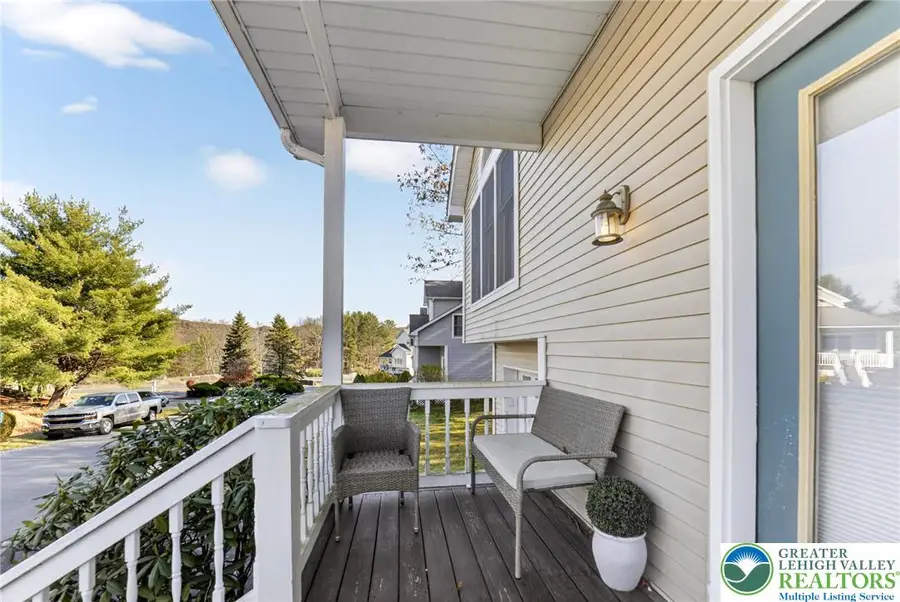 230 Hawthorne Village Court, Middle Smithfield Township, PA 18302 - Image #2