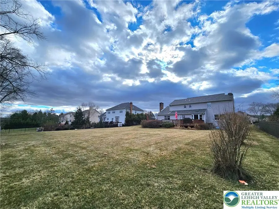 6087 Domarray Street, Upper Saucon, PA 18036 - Image #2