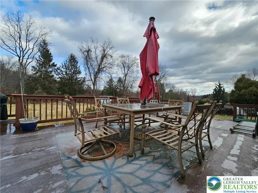 6087 Domarray Street, Upper Saucon, PA 18036 - Image #3