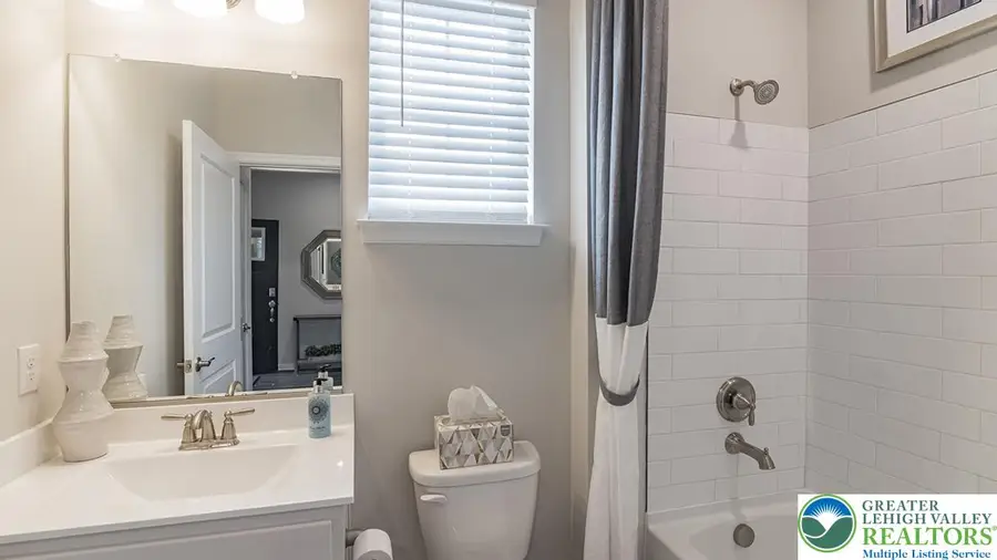 1510 Dresden Drive, Breinigsville, PA 18031 - Image #3