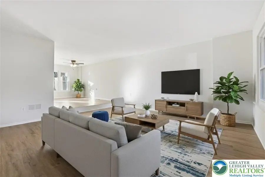 3434 Colonial Court, South Whitehall Township, PA 18104 - Image #2