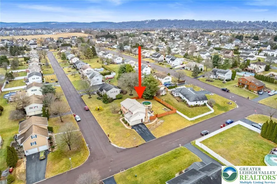 402 Florentine Drive, Forks Township, PA 18040 - Image #2