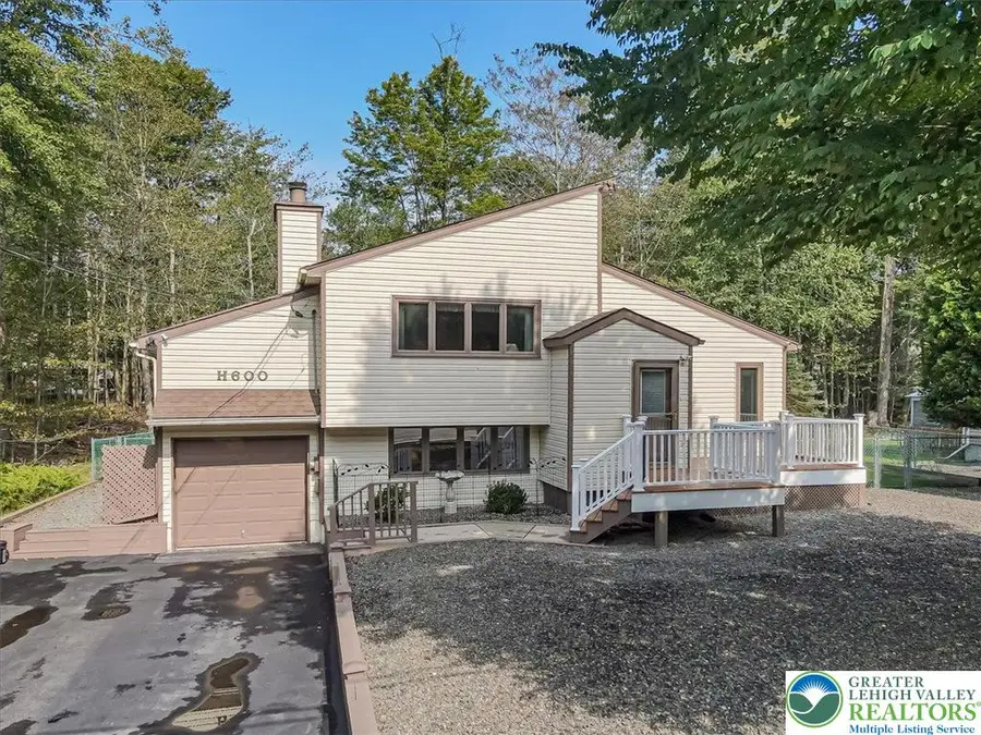 8495 Bumble Bee Way, Coolbaugh Township, PA 18466 - Image #2