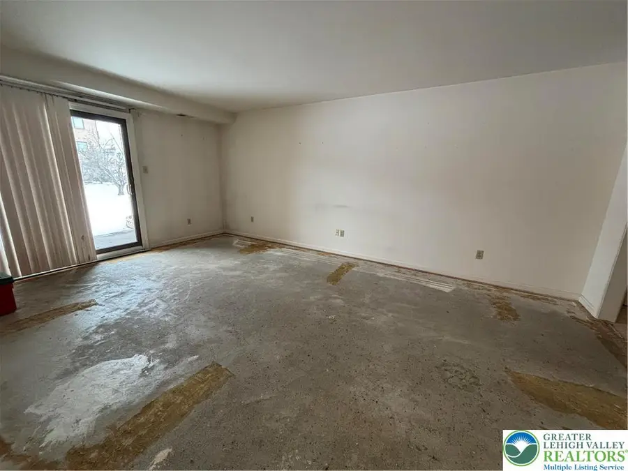 4501 Hedgerow Drive # 4, Wescosville, PA 18103 - #3