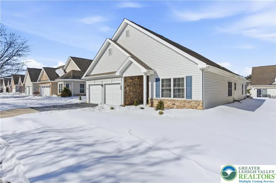 18 Devonshire Drive, Easton, PA 18045 - #3