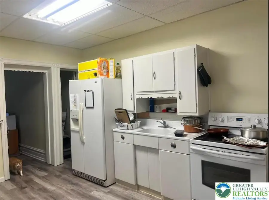 215 N 10th Street, Allentown, PA 18102 - #3