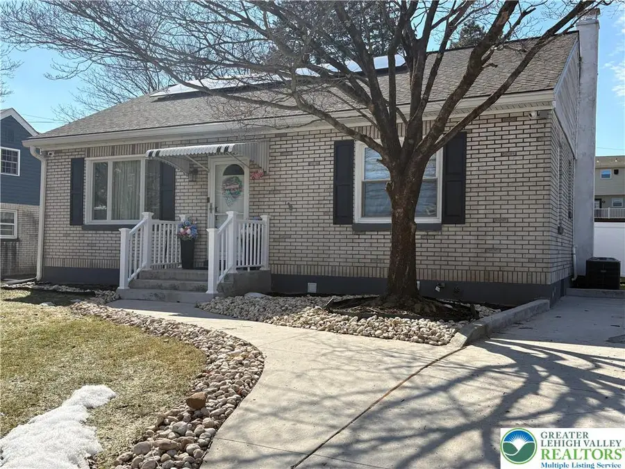 22 N Scenic Street, Cetronia, PA 18104 - #2