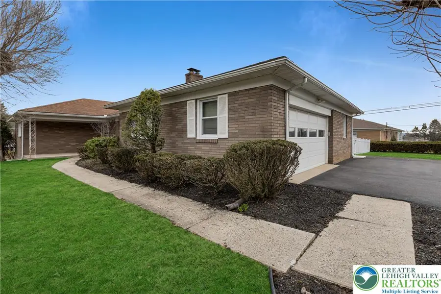 3922 Oakhurst Drive, Center Valley, PA 18034 - #3