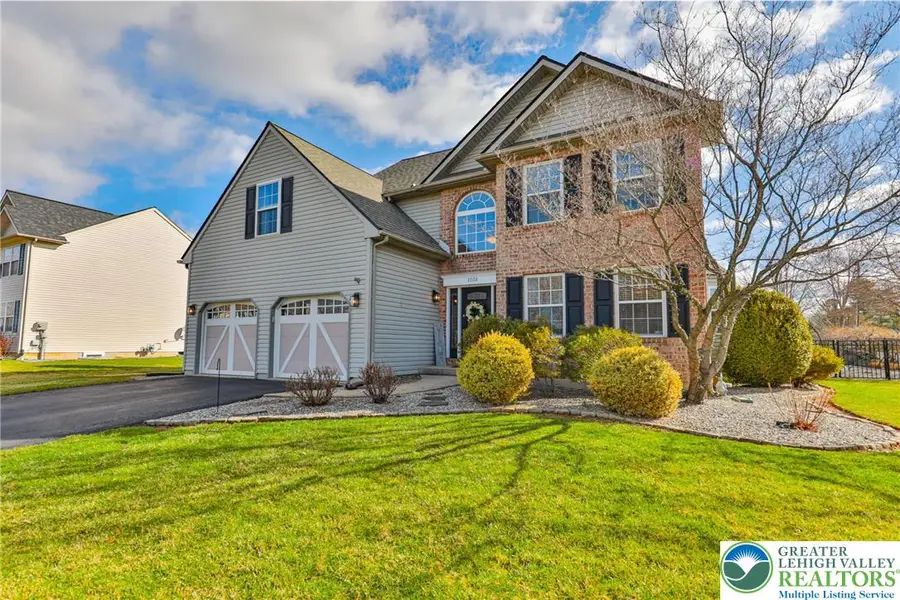 1551 Thornwood View N, Forks Township, PA 18040 - #2