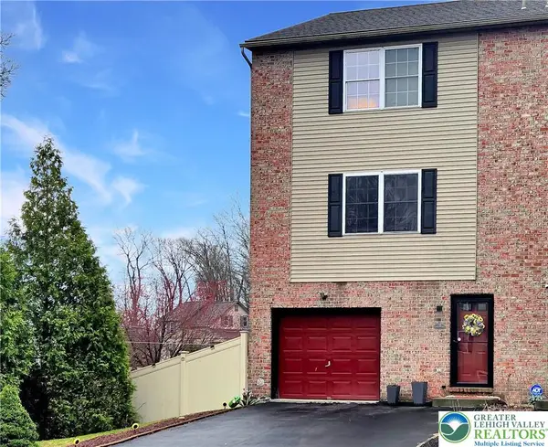 18 Jazz Circle, Whitehall Twp, PA 18052