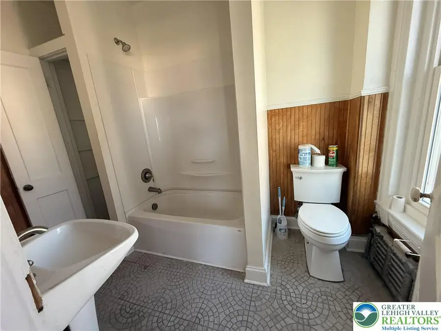 204 N 9th Street, Allentown, PA 18102 - #3