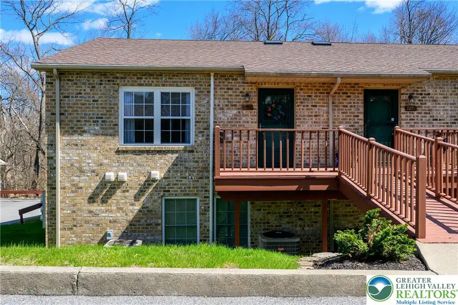 3129 E Church Circle #12, Hokendauqua, PA 18052 - #2